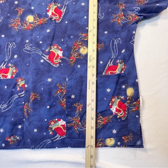 Crest Christmas Scrub Top Santa Sled Reindeer Size Medium - Picture 5 of 7